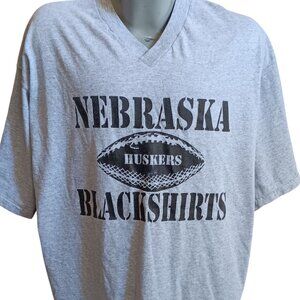 T-Shirt XXL Vtg Nebraska Huskers Football Blackshirts Gray V-Neck Playerz Y2K